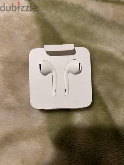 apple original earphones not used in box