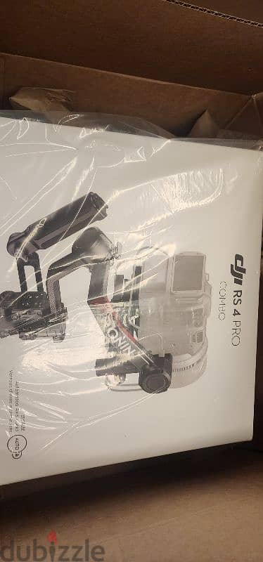 DJI RS 4 Pro Combo, 3-Axis Gimbal Stabilizer for DSLR 1