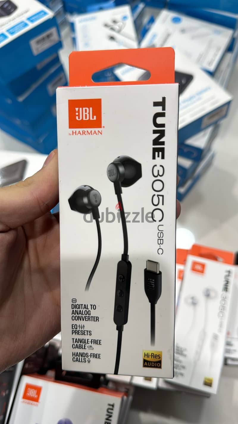 Jbl tune 305 usb-c wired earphones black great & last price 0