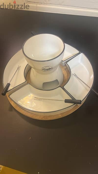 Fondue Pot & 4 Plates Set