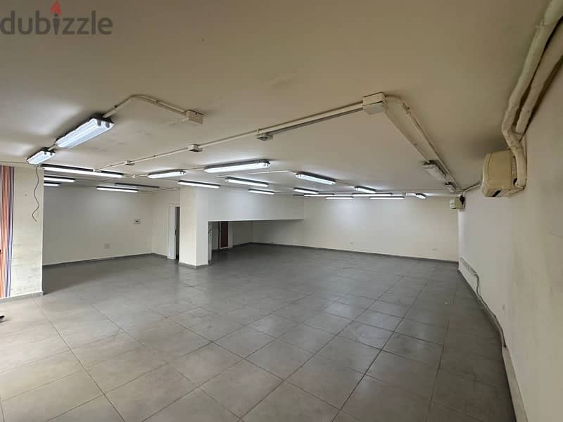 محل ٣ واجهات للايجار في المنصورية shop for rent in mansourieh 0