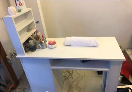 manicure table