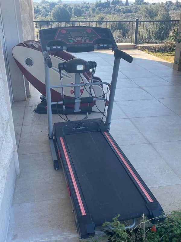 treadmill in a very good condition used only several times 1