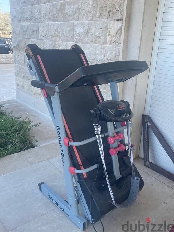 treadmill in a very good condition used only several times 6