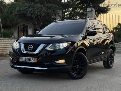 Nissan Rogue 2017 Midnight black edition super clean