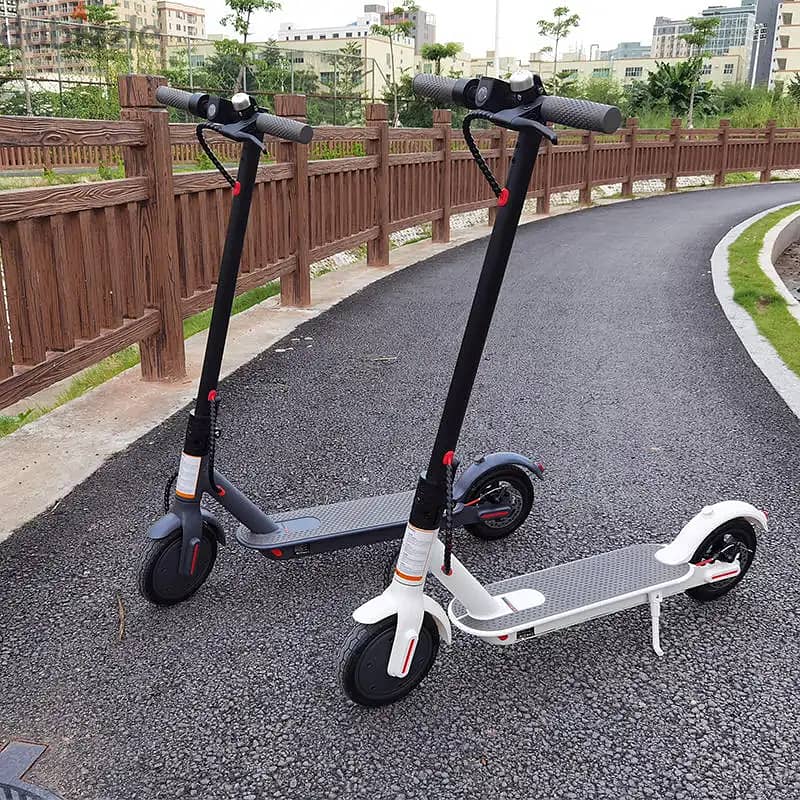 Electric Scooter 35KM/h Speed 10.4Ah Battery With Application 3