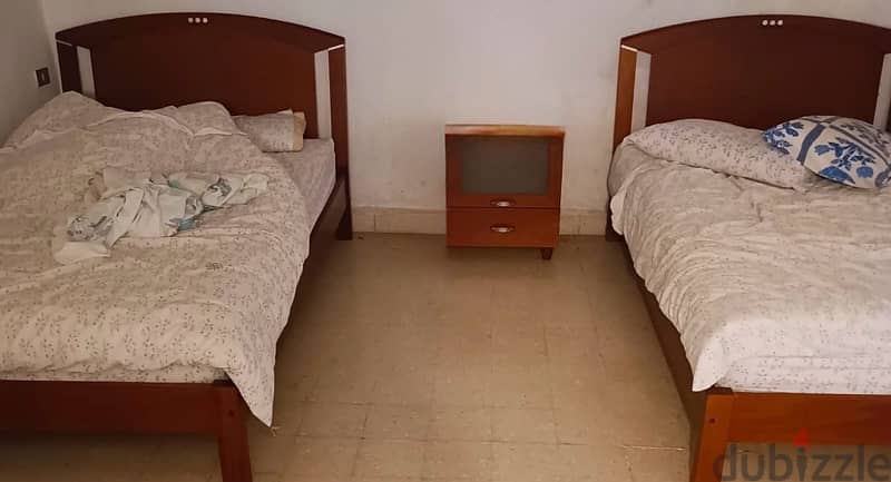 Single beds 1.5 & side table 1