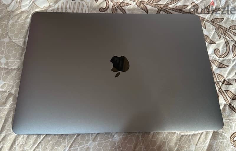 Apple Macbook Air M1 like new with apple warranty 3