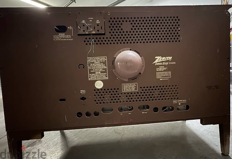 An antique TV 1