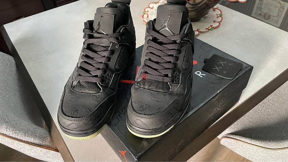 nike air jordan 4 kaws (black edition ) 1