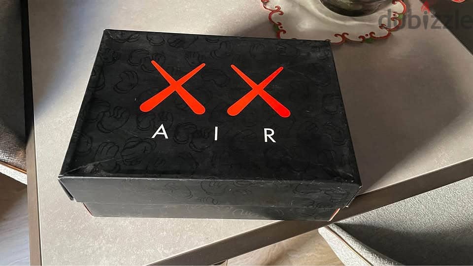 nike air jordan 4 kaws (black edition ) 3