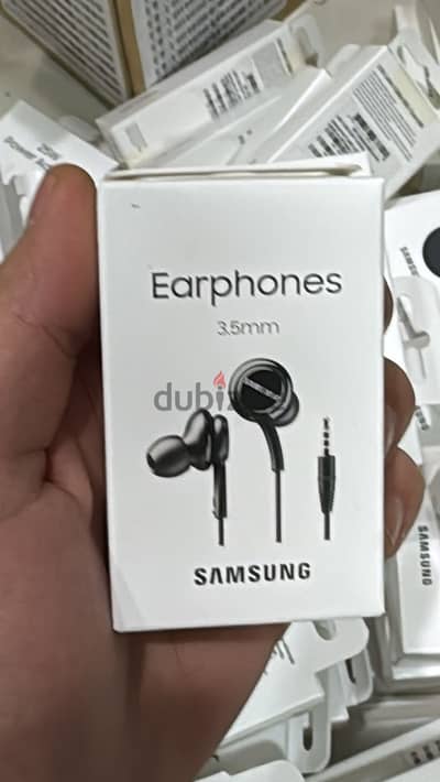 Earphones samsung 3.5mm black great & new price