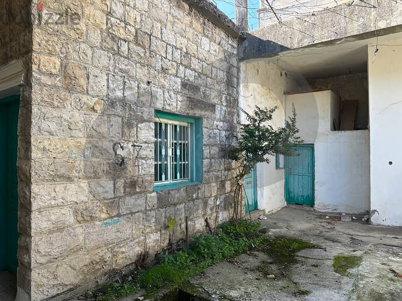 مبنى عقد عمر ١٠٠ سنة يقع في مزرعة - الشوف/ mazraa, chouf REF#YS116673 1