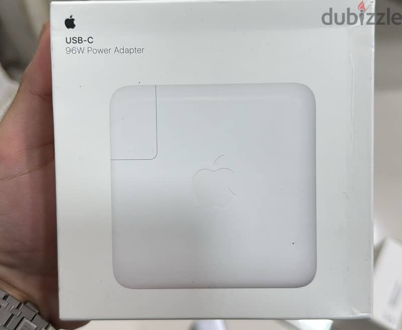 Apple 96w usb-c power adapter 3pin 0