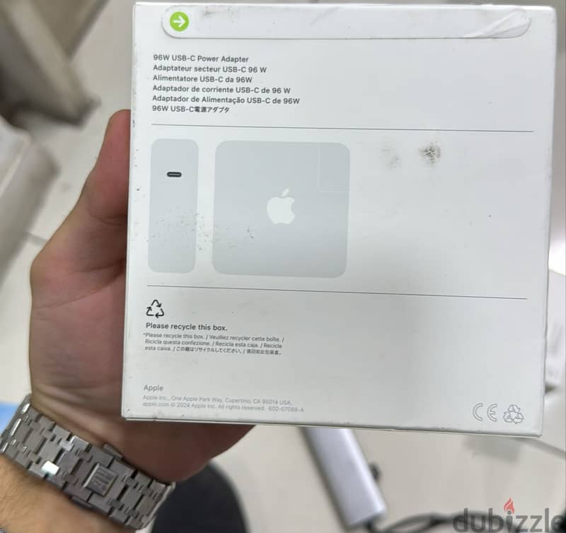 apple 140W USB-C POWER ADAPTER  3pin 1