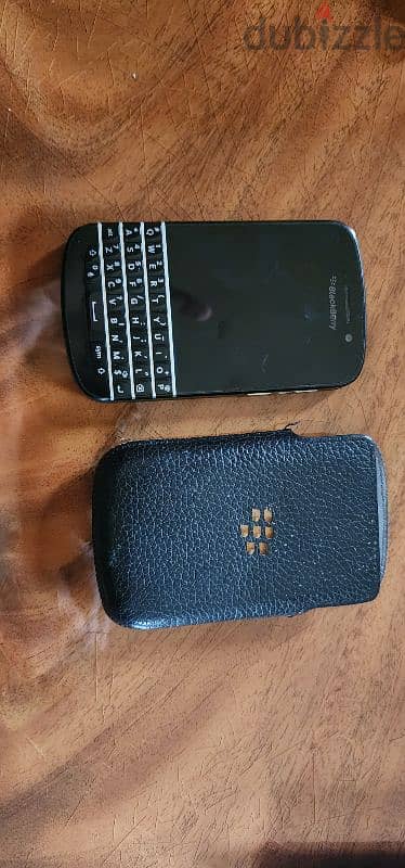 Blackberry Q10 like new with home cover. Imported frm Australia