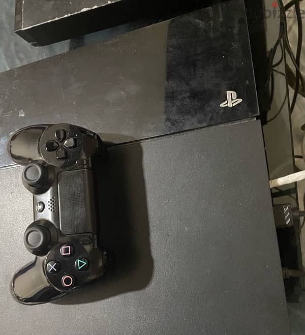 ps4 with one controller and few games 1