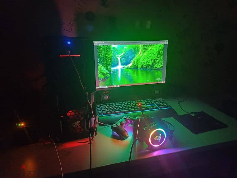 Gaming PC + UPS + Keyboard and mouse 1