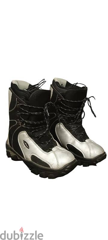 L4Y snowboard shoes 0