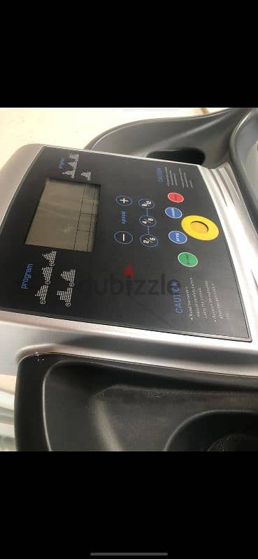 opened unused treadmill (new)