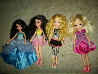 MOXIE GIRLZ MGA Four wearing dolls bend legs+shoes, Sale All 4 =45$