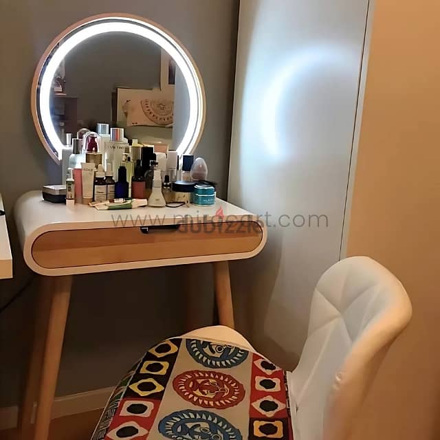 Modern Dressing Table with Wooden Legs & Makeup Drawer 5