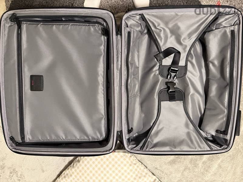 Tumi International 4-Wheel Slim Carry-On 4