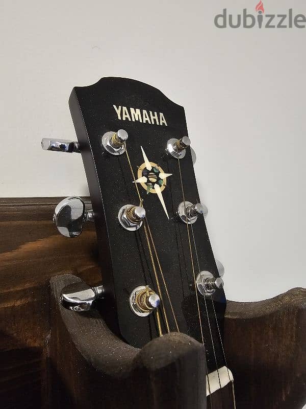 ACOUSTIC GUITAR YAMAHA 2