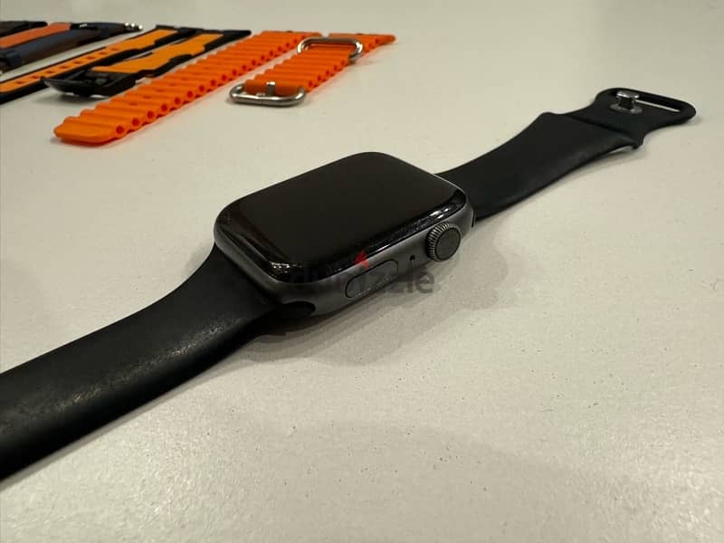 Apple Watch series 4 44m, with many bands 7