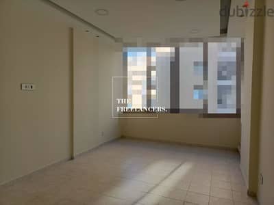 Office for rent in Jdeideh مكتب للإيجار في الجديدة TIR3014