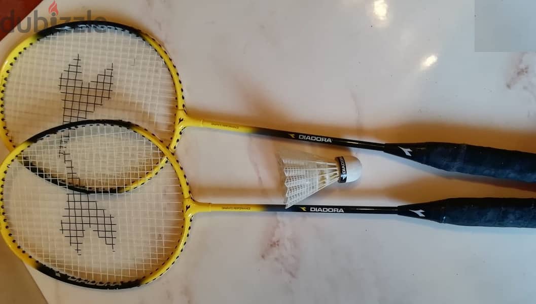 Diadora badminton 2 racquets + 3 Shuttlecock + carrying case 1