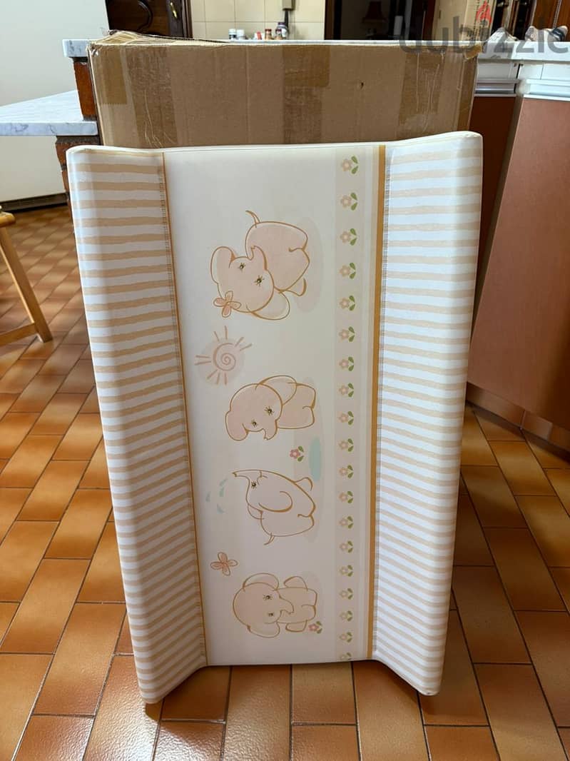 Juniors Baby Changing & Bath Table 1