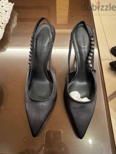 Heels ( Charles & Keith )