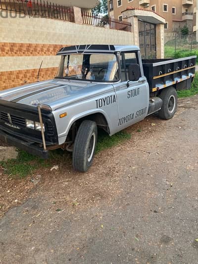 Toyota Hilux 1973 stout