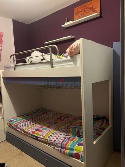 trippel bunk bed with closet