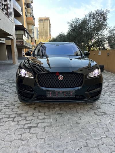 Jaguar F-Pace 25t 2018 black on black (clean carfax)