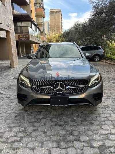 Mercedes GLC 300 AMG-line 4matic 2017 gray on black (clean carfax)