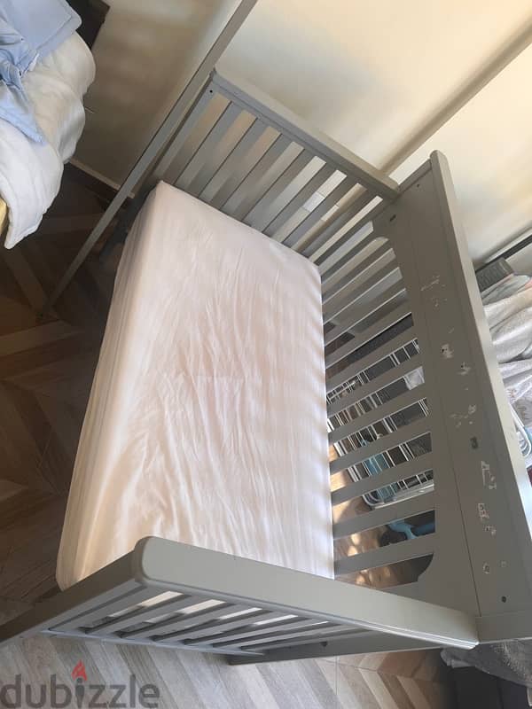 crib with mattress 0