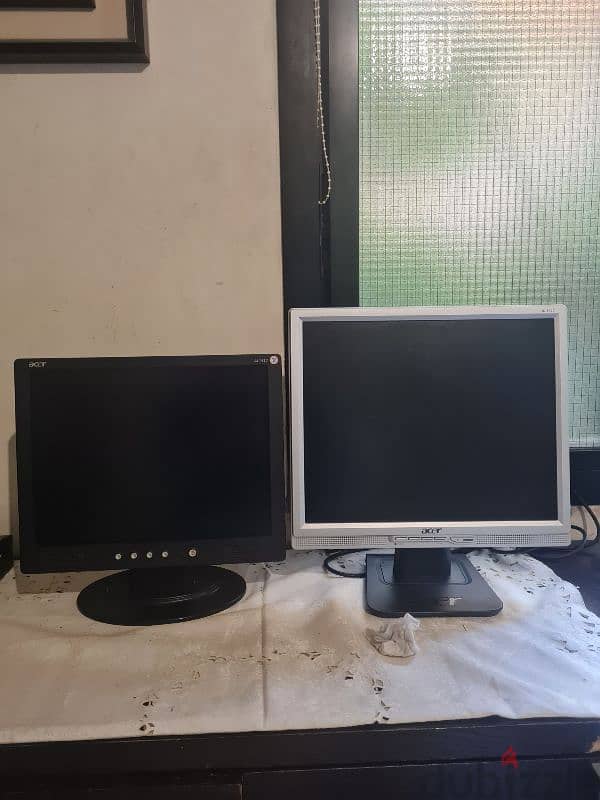 Acer screen 17 " +  Acer screen 14 " 1