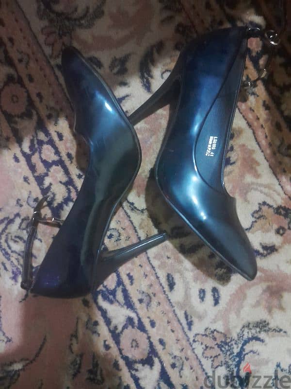 shoes classy&elegant with laces size 41 price 25$ 1