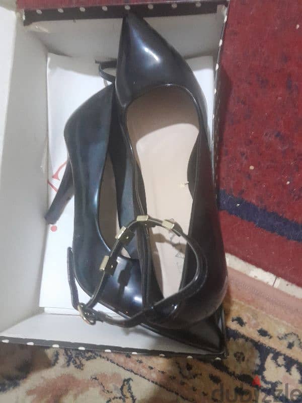 shoes classy&elegant with laces size 41 price 25$ 2