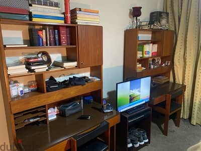 Full Bedroom 2 beds  and two desks and libraries