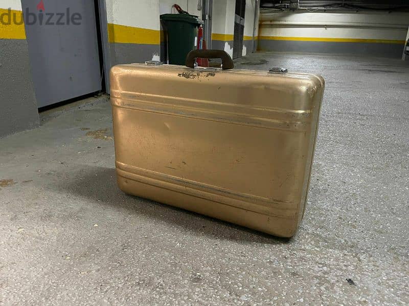 vintage zero halliburton luggage aluminum in very good condition 0