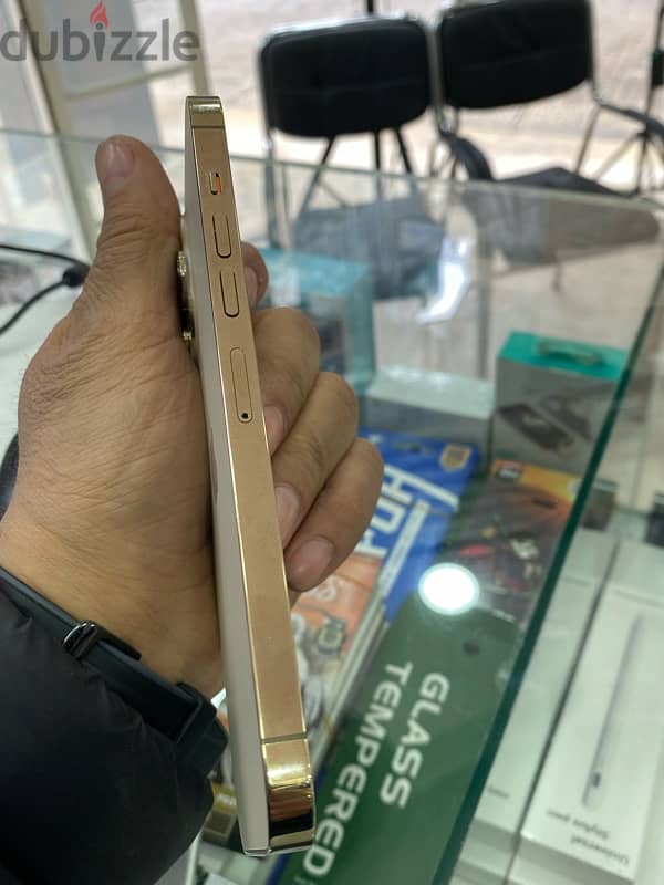 iphone 13 pro max 256gb Gold ktir ndif battery 100% mesh mafkouk 4