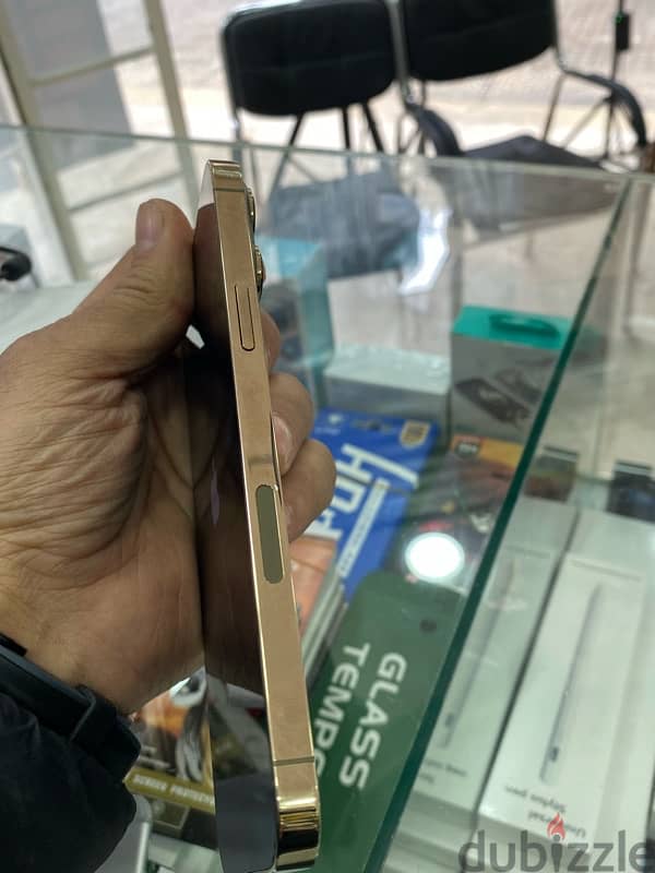 iphone 13 pro max 256gb Gold ktir ndif battery 100% mesh mafkouk 5