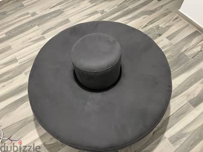 Rounded Pouf/ sofa