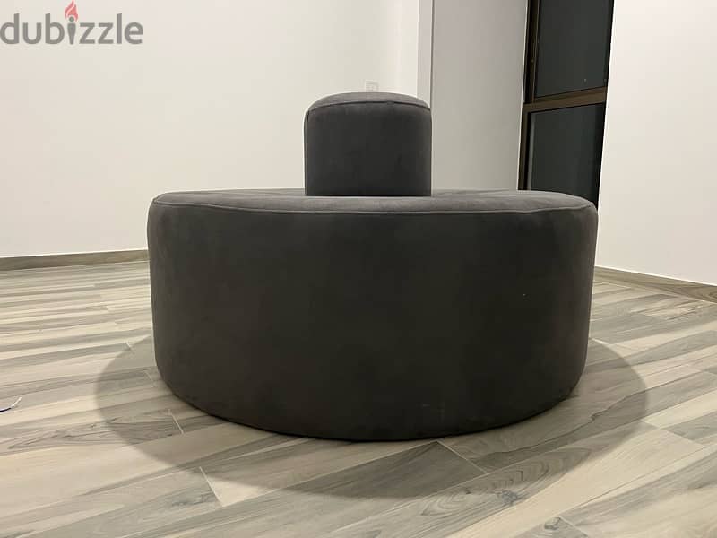 Rounded Pouf/ sofa 3