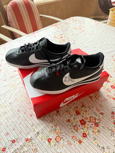 nike cortez black