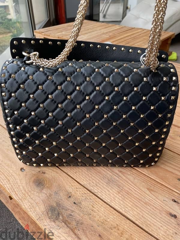 Valentino nappa rockstud spike black and gold bag 1