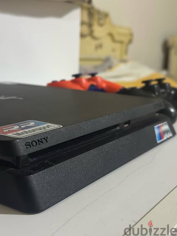 Sony PlayStation 4 SLiM 1